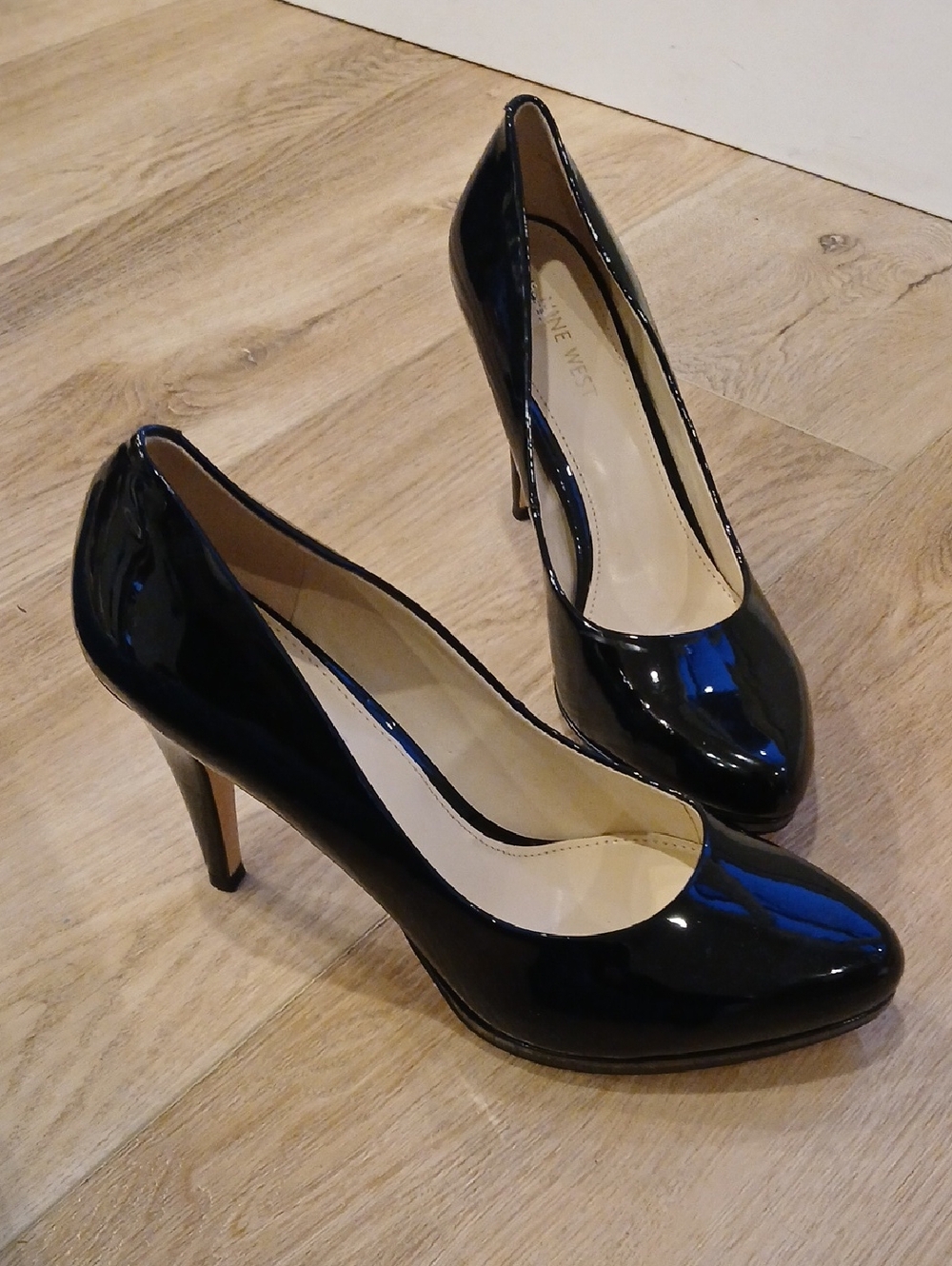 New Nine West Black Patent Pointed Toe 4.5 Inch High Heels 9.5